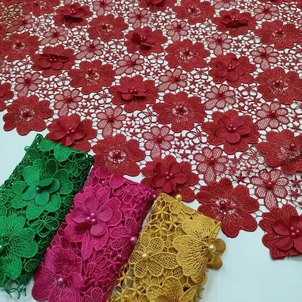 Tecido de renda solúvel em água com flores 3D Tecido de renda guipura com contas bordadas