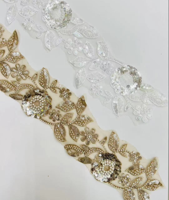 Novas roupas decorativas de chegada costura